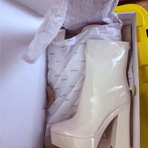GUESS Women's Ivory Boots 8.5